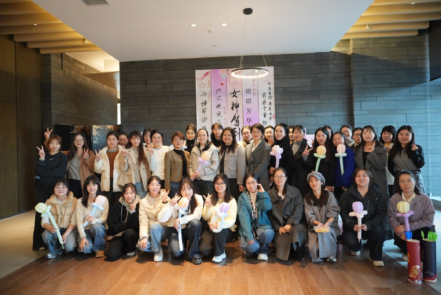 绽放芳华 幸福加“焙”——发展投资集团工会组织开展三八“女神节”DIY烘焙活动