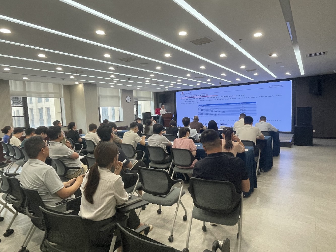 创新驱动  资本赋能——发展投资集团举办特色公司债券、资产证券化及商业保理业务专题培训会